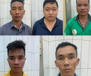 Ngang nhiên chơi 'xóc đĩa' trên vỉa hè, một sới bạc bị triệt xóa