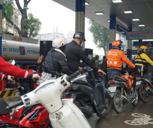 Giá xăng dầu 'hạ nhiệt', giá thực phẩm, cước vận tải vẫn 'nóng rẫy'