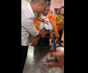 Bắt quả tang thanh niên ăn đám cưới xong còn nhét phong bì của gia chủ vào 'chỗ kín' để mang về