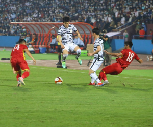 Hùng Dũng, Tiến Linh, Hoàng Đức ngồi ngoài, U23 Việt Nam hòa U20 Hàn Quốc