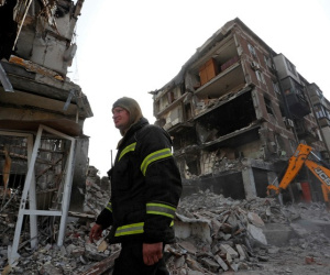 Nga kêu gọi Mariupol đầu hàng, phương Tây 'rót' vũ khí cho Ukraine
