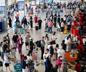 Nghỉ lễ 30/4: Giá tăng vẫn 'cháy' vé máy bay, phải tăng cường bay đêm