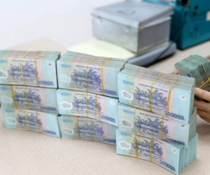 Ngân hàng đồng loạt tăng lãi suất, dấu hiệu cảnh báo dòng tiền