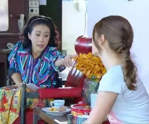 Lần đầu ra mắt, cô gái trẻ khiến bố chồng tương lai gục 'phát mốt' trên bàn nhậu, đọc tin nhắn 'dằn mặt' của mẹ chồng tương lai mà ai nấy cười 'ná thở'