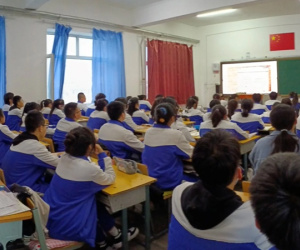 Trường học ở Trung Quốc đuổi nam sinh vì bố mẹ vi phạm quy định phòng dịch