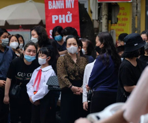 Xót xa đám tang 5 nạn nhân tử vong trong vụ hoả hoạn nghiêm trọng tại ngõ 65 Phạm Ngọc Thạch