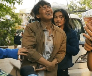 Hứa Vĩ Văn bầm dập, gãy sống mũi vì vai công an hết thời