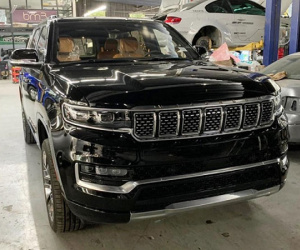 Cận cảnh Jeep Grand Wagoneer 2022 đầu tiên tại Việt Nam