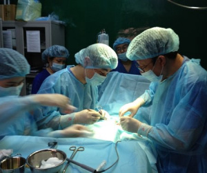Bị bạn gái chê ngắn, người đàn ông gặp họa vì bơm silicon tăng kích thước dương vật
