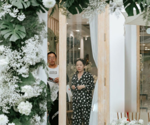 Trước 'giờ G' đám cưới Phương Trinh Jolie: Mẹ chồng quyền lực xuất hiện, cửa đóng then cài kín bưng