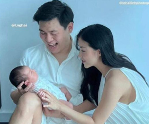 Salim cùng chồng thiếu gia đưa con gái đi chụp ảnh gần tròn 1 tháng tuổi, nhóc tì cười cực đáng yêu và hai má phúng phính