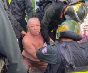 Nghẹt thở cuộc vây bắt kẻ tạt axít nam thanh niên rồi cố thủ trong nhà