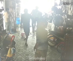 Nhắc nhở tiếng nẹt pô, chủ nhà trọ bị nhóm côn đồ cầm kiếm xông vào nhà kề cổ uy hiếp