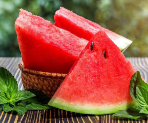 Những lưu ý 'sống còn' phải nhớ khi ăn dưa hấu, nhiều người 'thích mê' loại quả này mà không biết