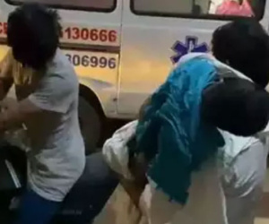 Cha cõng thi thể con trai ngồi sau xe máy vượt 90 km từ bệnh viện về nhà cùng lý do đau lòng phía sau