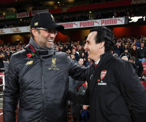 Klopp, Emery & cuộc đấu trí sặc mùi… thuốc súng