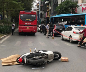 Va chạm với xe 45 chỗ, một phụ nữ đi xe SH ngã văng ra đường, tử vong tại chỗ