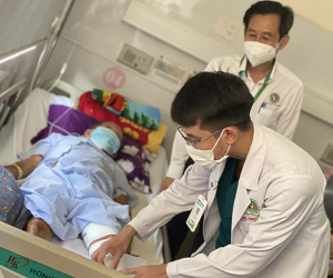 Bị vi khuẩn lạ tấn công từ một vết xước nhỏ, người đàn ông suýt tử vong, hoại tử chân chỉ trong 1 ngày