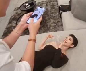 Khoảnh khắc Xuân Lan bị bóc ảnh 'sống ảo' với thiệp cưới Ngô Thanh Vân khiến dân tình cười nắc nẻ
