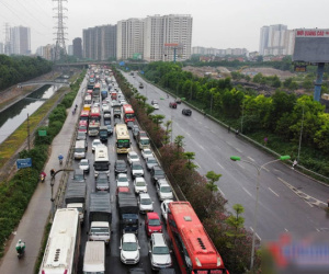 Hướng vào Hà Nội tắc dài hàng km trên cao tốc Pháp Vân, đường ra thoáng không ngờ