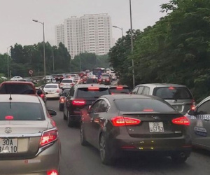 Ùn tắc kéo dài từ sáng sớm, trạm thu phí cao tốc Pháp Vân - Ninh Bình xả trạm