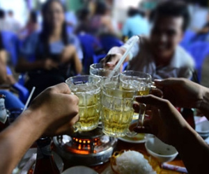 Nghỉ lễ, quý ông nhậu nhiều coi chừng vỡ bàng quang