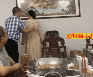 Vợ đi họp lớp, chồng xuất hiện đấm không trượt phát nào vì lý do: 'Đi không thông báo'