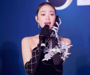 Gặp sự cố âm thanh trên sân khấu, Minh Hằng vẫn có cách xử lý đầy khéo léo ghi trọn điểm