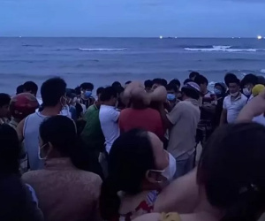 Trắng đêm tìm thi thể 3 thanh thiếu niên tắm biển bị sóng cuốn trôi mất tích