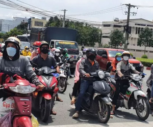 Người lao động ùn ùn trở lại làm việc sau kỳ nghỉ lễ dài