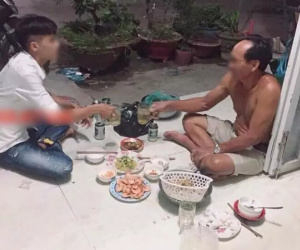 Ngồi chung bàn nhậu, bố vợ chân thành khuyên con rể đừng lấy vợ, 2 năm sau nam thanh niên mới cay đắng giác ngộ ra 'chân lý': 'Biết thế...'