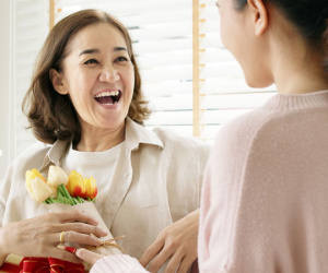 Từng bị đối xử tàn tệ, con dâu vẫn tặng tài sản cho cha mẹ chồng cũ