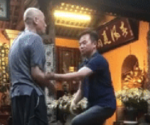 Võ sư Vịnh Xuân Quyền Việt Nam gây bão tại diễn đàn Trung Quốc với màn luyện kungfu 'khác người'