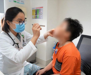 Bé trai 5 tuổi suốt mấy tháng thở ra mùi hôi thối vì nguyên nhân bất ngờ