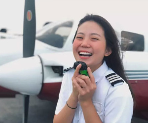 Cô gái bỏ bằng kiến trúc, theo học phi công để không phải chạy 'deadline'
