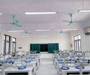 Đang trong giờ học, nữ sinh bất ngờ bị quạt trần rơi trúng, phải nhập viện khâu 5 mũi