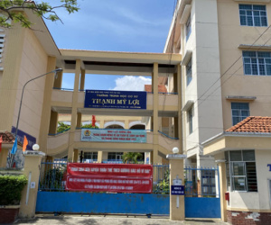 Đình chỉ thầy giáo bị tố cáo hôn trán, sờ lưng nữ sinh lớp 7