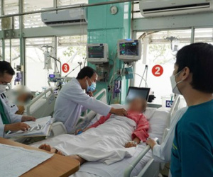 Tiêm chất làm thẳng chân hết 60 triệu, một phụ nữ bị tai biến nặng