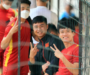 U23 Việt Nam tươi như hoa, ông Park thở phào với Hoàng Anh sau trận thắng Indonesia