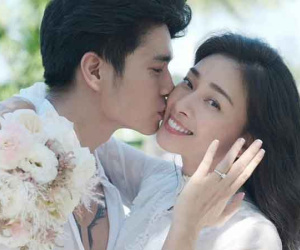 Ngô Thanh Vân và Huy Trần đích thân đón khách mời, còn phát 'cẩu lương' giữa sân bay