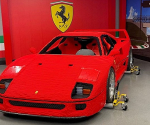 Siêu xe Ferrari F40 được lắp ráp bằng hơn 358.000 viên gạch Lego