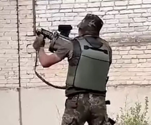 Video súng phóng lựu ổ xoay nguy hiểm nhất thế giới trong tay lính Ukraine