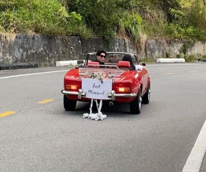 Trước giờ G, netizen bắt gặp Ngô Thanh Vân và Huy Trần đi xe mui trần sang chảnh đến lễ đường