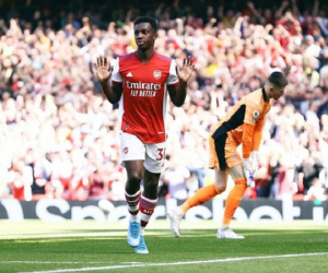 Thắng sít sao trước Leeds, Arsenal bỏ xa Tottenham 4 điểm