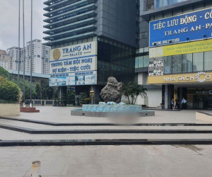 Hà Nội: Sau tiếng động lớn, phát hiện thi thể người đàn ông dưới sảnh chung cư cao tầng