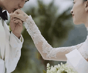 Ngô Thanh Vân đích thân đăng tải clip chưa từng được công bố trong hôn lễ, lời hẹn thề với ông xã kém 11 tuổi khiến tất cả vỡ òa