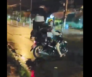 'Giàu vì bạn, sang vì vợ': Thanh niên thấy bạn hỏng xe liền có màn tương trợ khiến dân mạng kinh ngạc