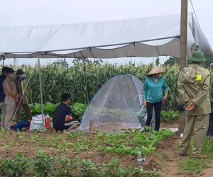 Cô giáo ôm 2 con nhảy sông: Ám ảnh đứa trẻ 9 tháng tuổi trên lưng mẹ