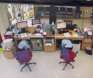 Nam thanh niên dùng 'hàng nóng' cướp ngân hàng giữa trung tâm thành phố