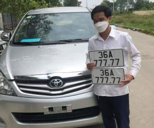 Sau 1 đêm đeo biển số VIP 777.77, chiếc xe Innova cũ 320 triệu được trả giá 700 triệu đồng